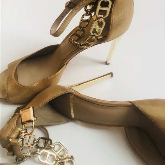 New Marciano gold sandal. Size 41,11m. 4 inches - Picture 4 of 7